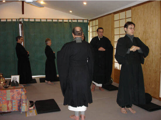 zen méditation marche méditative concentration Kin Hin